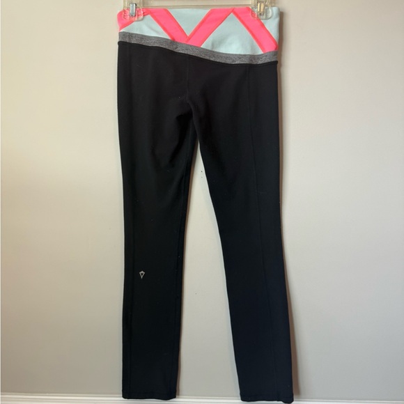 Ivivva Kids Leggings with Pink and Black / reversible size 12 - Picture 2 of 6